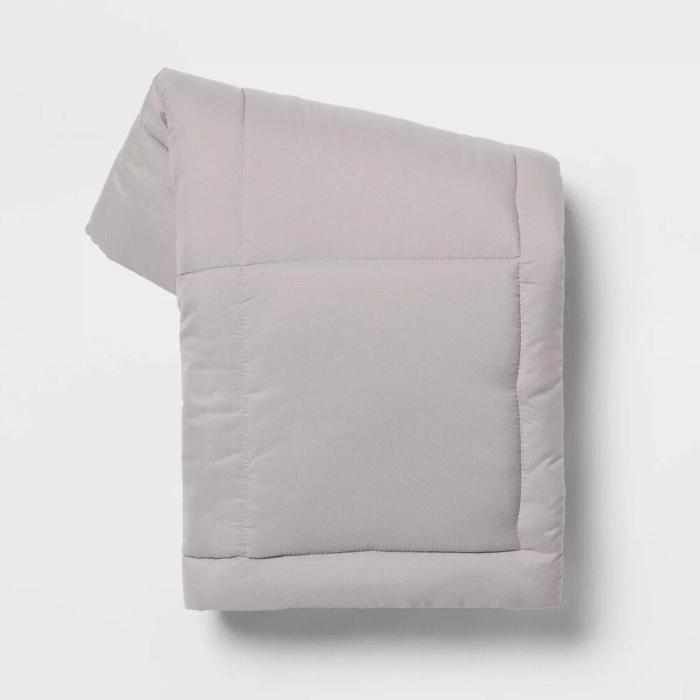 NWT Room Essentials 48"x60" Down Alternative Quilted Throw